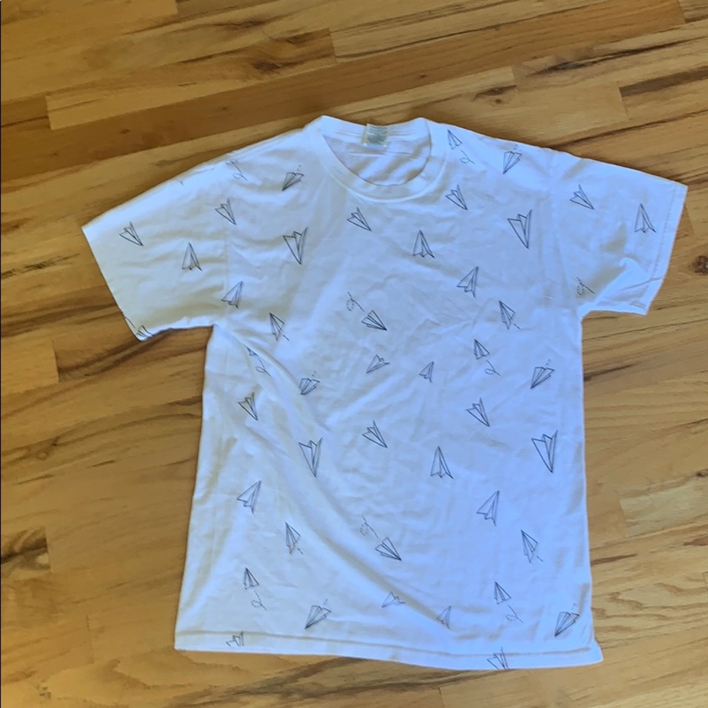 paper airplane tee